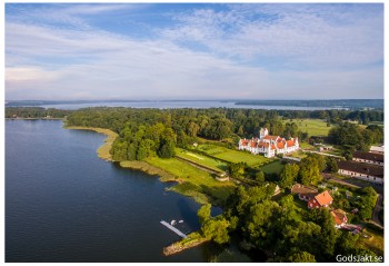 Bosjökloster Slott vackert omgiven av Ringsjön Jägarexamen